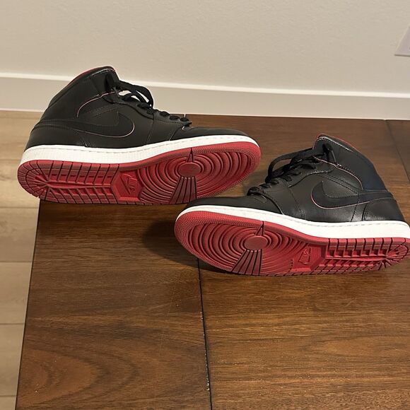 Nike Air Jordan 1 Retro 2015 Mid Black Red 554724-028 Men Size 11 - Picture 6 of 10